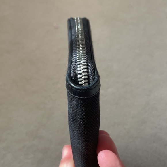 Salvatore Ferregamo Men’s Travel wallet - Picture 9 of 11